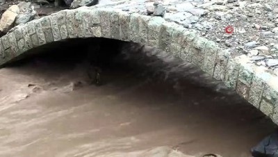 siddetli yagis -  Araklı’daki sel her yeri yıktı, bir tek o ayakta kaldı  Videosu
