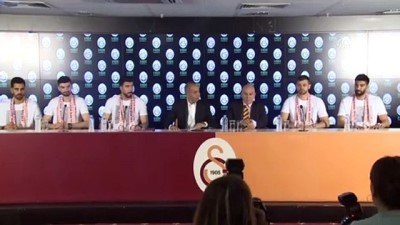 Galatasaray'da voleybolcular için toplu imza töreni - İSTANBUL 