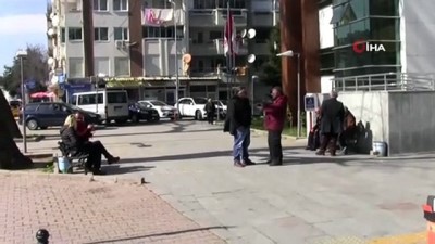 tutuklu sanik -  'Kedin üzerimi pisledi' diyerek arkadaşının boğazını kesen sanık hakim karşısında  Videosu