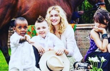 itiraf - Madonna çocuklarının güvenliği için endişeli Videosu