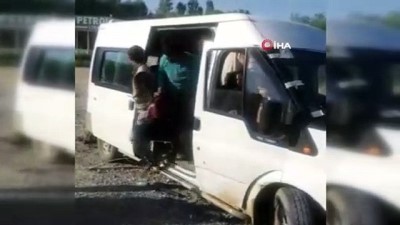 multeci -  Minibüsten çıkan mülteciler polisleri şoke etti  Videosu
