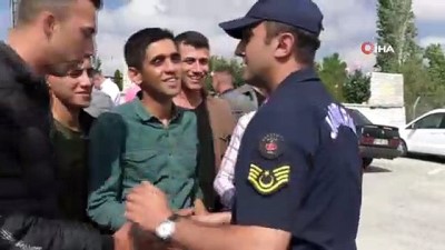 bedelli askerlik -  Yozgat’ta askerler erken terhis heyecanı yaşadı  Videosu