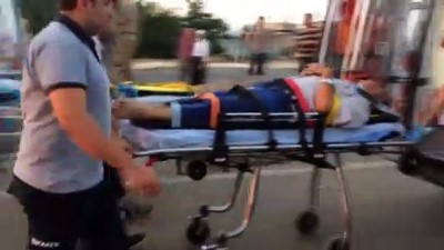 ticari arac - Hatay'da hafif ticari araç devrildi: 3 yaralı  Videosu