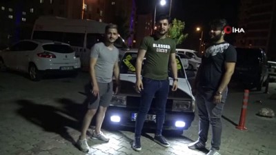 belediye otobusu -  İstanbul’da otomobile 'havai fişek' mekanizması yapan gençler trafikte terör estirdi  Videosu