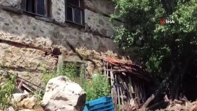 sparta -  Köylüden sopalı yılan operasyonu  Videosu