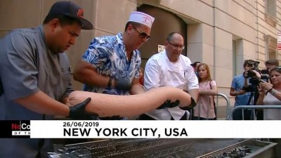 rekor - New York'da hot dog rekorundan Kim Jong Un ve Trump'ın el ele yürüyüşüne haftanın videoları Videosu