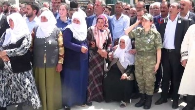 sehit yakinlari -  Şehit askerin naaşı memleketi Ağrı’ya getirildi  Videosu