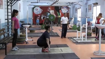 ogretmenlik - 75 yaşındaki halterci gözünü dünya şampiyonluğuna dikti - GAZİANTEP  Videosu