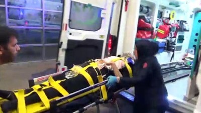 ticari arac - Bayram ziyaretine giden aile araçlarıyla uçurumdan yuvarlandı: 7 Yaralı Videosu
