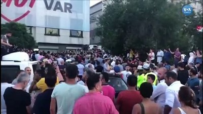 CHP Seçim Koordinasyon Merkezi Önünde Kutlama