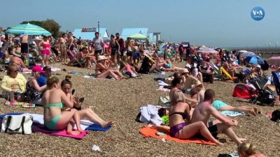İngiltere Sıcaklar Nedeniyle Plajlar Doldu
