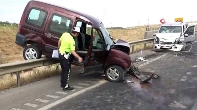 ticari arac -  Gaziantep’te 2 araç çarpıştı: 4 yaralı Videosu