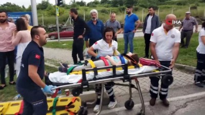 kirmizi isik -  Kavşakta ambulansa yol vermek isteyen otomobil kaza yaptı: 11 yaralı Videosu