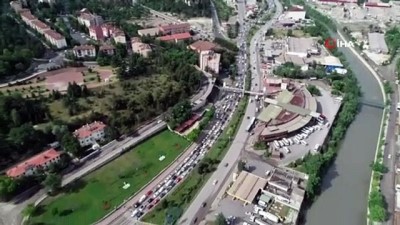 demir celik -  Bayram dönüşü erken başladı...Şehir merkezinde oluşan kilometrelerce kuyruk havadan görüntülendi Videosu