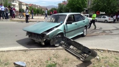 polis -  Elazığ’da trafik kazası: 3 yaralı  Videosu