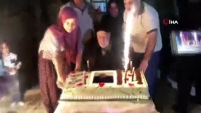 kiz cocugu -  100 yaşında ilk kez doğum gününü kutladı  Videosu