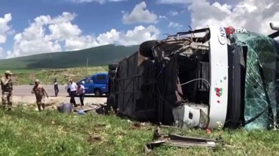 yolcu otobusu -  Ardahan’da yolcu otobüsü devrildi: 1'i ağır 6 yaralı  Videosu