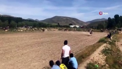 yabanci turist -  Bayburt’ta ata sporu 'cirit' yaşatılıyor  Videosu