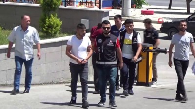 bonzai -  Karaman’da uyuşturucudan gözaltına alınan 3 kişi tutuklandı Videosu