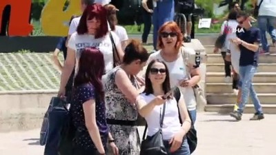 yabanci turist -  Mimar Sinan’ın ‘Ustalık eseri’ Selimiye’ye ziyaretçi akını  Videosu