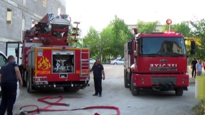 yangin yeri -  17 katlı inşaatın çatısında yangın Videosu