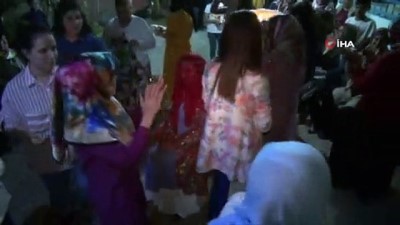 kina gecesi -  Amerikalı geline Türk usulü kına gecesi  Videosu