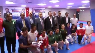 Bakan Kasapoğlu, Konya’da sporcularla bir araya geldi 