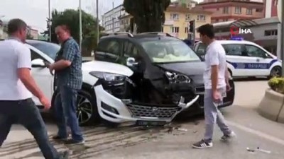 ticari arac -  Bilecik’te iki araç kafa kafaya çarpıştı; 1 yaralı Videosu
