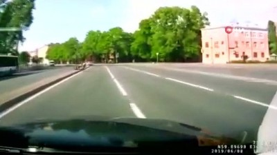 polis - - Motosikletten Düşen Kadını Minibüs Ezdi Videosu