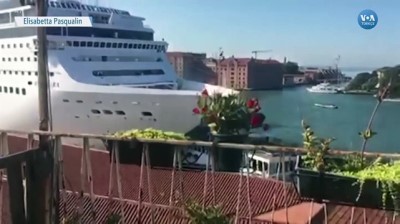 yolcu gemisi - Yolcu Gemisi Limana ve Turist Teknesine Çarptı Videosu