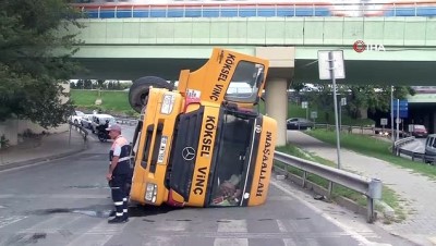 kirkoy -  Bakırköy’de vinç yola devrildi: 1 yaralı  Videosu