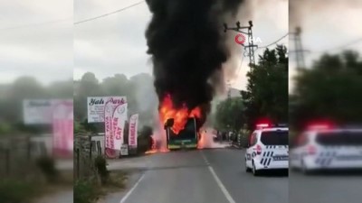 belediye otobusu -  Beykoz’da belediye otobüsünün alevlere teslim olduğu anlar kamerada  Videosu