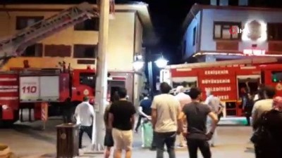 tas firin -  İtfaiye ekiplerinin refleksi ahşap binanın yanmasını önledi Videosu