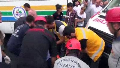 elektrik diregi -  Kaza yaptığı otomobilde sıkışan kadın böyle kurtarıldı Videosu