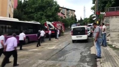 belediye otobusu -  Üsküdar'da belediye otobüsü minibüse çarptı  Videosu