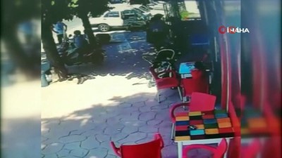 yasli adam -  Yaşlı adam engelli aracı ile kafeye böyle daldı  Videosu