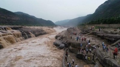 gezi parki - Çin'de Sarı Irmak üzerinde bulunan Hukou Şelalesi'ne turist akını Videosu