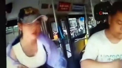 otobus soforu -  - Çinli Kadın Otobüs Şoförünü Tekmeledi  Videosu
