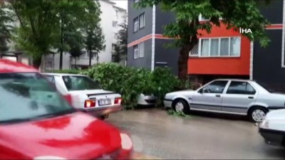 tabakhane cami -  Çorum'da şiddetli fırtına...Çatılar, trafik tabelaları ve cami minaresi uçtu, ağaçlar kökünden söküldü Videosu