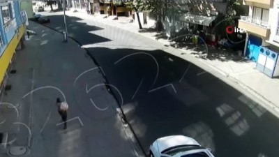 mobese goruntusu -  Otomobilin çarptığı genç metrelerce havaya uçup yere böyle çakıldı: 1 ölü Videosu