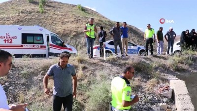 dere yatagi -  Yeni aldığı otomobille dereye uçtu Videosu