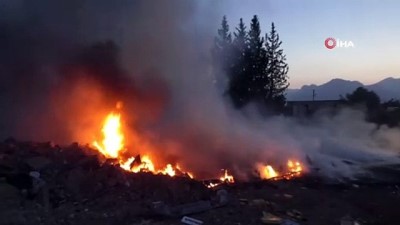 yangin yeri -  Antalya’da atık malzeme yangını Videosu
