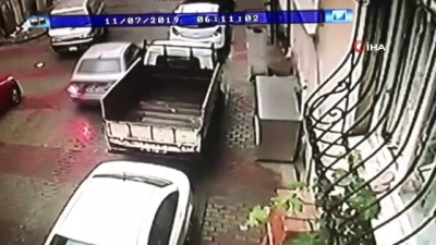 oto hirsizlari -  Kağıthane’de trajikomik hırsızlık: Bir aracı bırakıp başka bir aracı çaldılar...Hırsızlar kamerada  Videosu