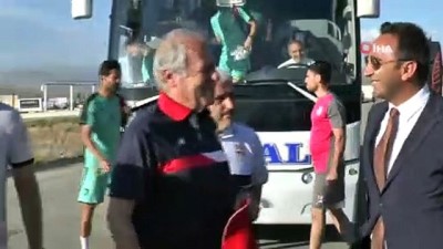 Mustafa Denizli’nin takımı Traktör FC Erzurum’da kampa girdi
