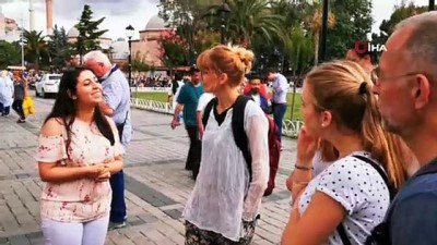  Sultanahmet’teki 15 Temmuz Sergisi turistlerden büyük ilgi görüyor 