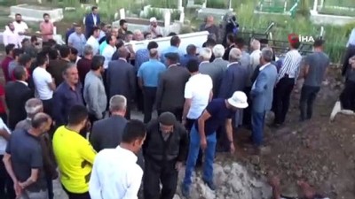 mazda -  Barajda boğulan kardeşler yan yana defnedildi Videosu