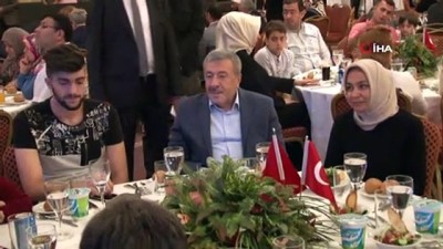 film gosterimi -  İstanbul Valisi Ali Yerlikaya, 15 Temmuz gazi ve şehit aileleriyle bir araya geldi Videosu