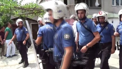 cevik kuvvet polisi -  Kahramanmaraş'ta iki aile arasında kavga: 2'si polis 3 yaralı  Videosu