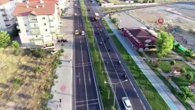 gelin arabasi -  Motor tutkunu damadın gelin arabası da motosiklet oldu...Nevşehir sokaklarında motosikletli düğün konvoyu havadan görüntülendi  Videosu
