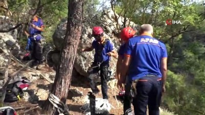 cenaze araci -  150 metrelik kanyondaki ceset 4 saate çıkarıldı, oğlu kayıp olan baba gözyaşlarına hakim olamadı  Videosu